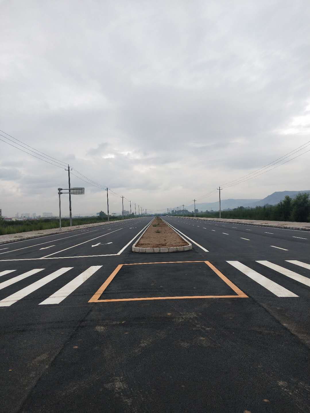 星空体育市建设工程服务中心对星空体育工业园区北大路道路工程进行竣工验收(图2)